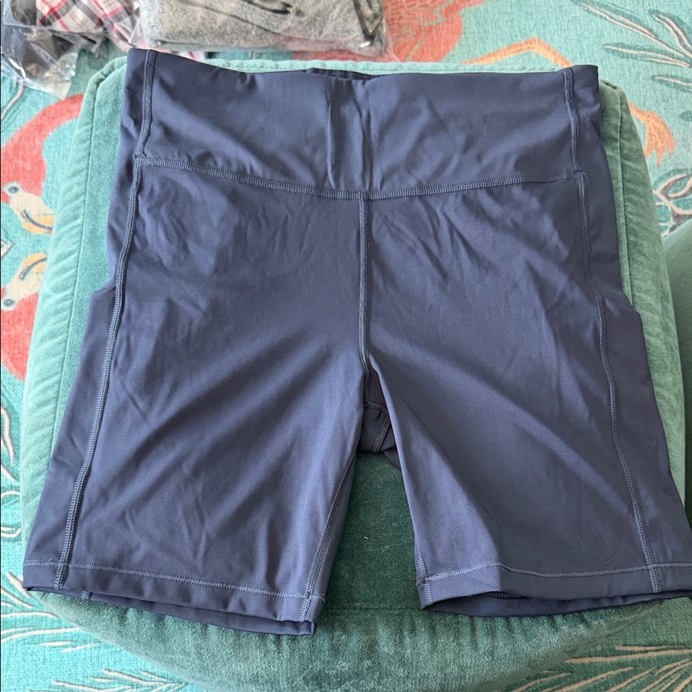Athleta Women's Navy Ultimate Stash Pocket 7” Short